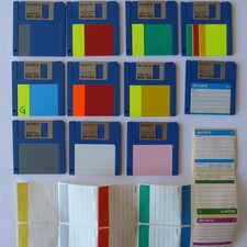 + 21 Stk 3,5"-Disketten: 11x FLOPPY DISC SONY MFD-2DD + 10x HD, Combi-Sammelbox+