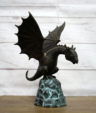 Bronzefigur Drache auf Felsbrocken Wasserspeier Gartenfigur Teichdekoration