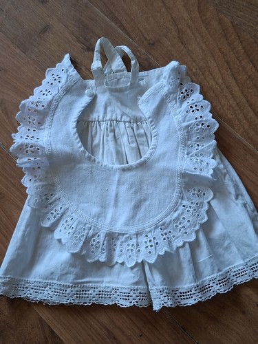 Antikes puppenkleid mit kragen - antikes,