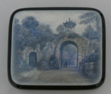 Perfekte Lupenmalerei! Lackkunst. Lackdose mit schöner Architektur auf Perlmutt