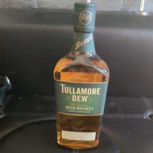 Tullamore dew irish whiskey - dew,