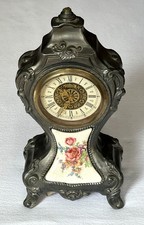 Dekorative Kaminuhr  Tischuhr mit Keramik Einsatz, Craquelé Glasur, Zinn, 27 cm