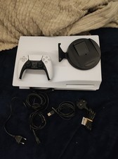 PlayStation 5 mit Controller und Standfuß, mit Laufwerk