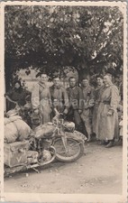 Foto, I.R.58, Kradmelder im Gespräch (MJ-42)1025