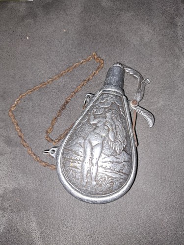 Alte pulverflasche mit kette - alte,
