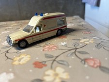 Siku krankenwagen mercedes - siku,