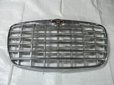 Chrysler 300C 3,0 CRD 160 KW 218 PS Grill Kühlergrill Frontgrill 04806455AA R51