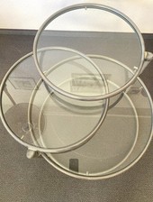 Zeitloser  Typ „ Adjustable Table“ aus Glas & Stahlrohr, praktisch & cool! 