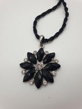Wunderschöne Schwarze Perlen Halskette mit Blumen Motiv Modeschmuck Damen Unikat