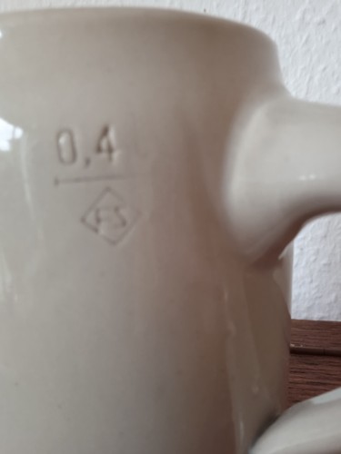Alter bierkrug bitburger pils - bierkrug,