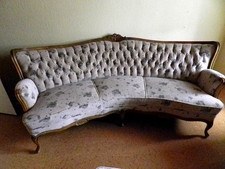 Chippendale-Sitzgarnitur, Sofa halbrund,         2 Sessel