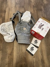 ERGObaby Babytrage mit herausnehmbaren Neugeborenen Einsatz Grau mit Sternen