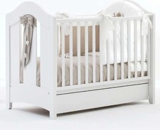 NANAN Babybett aus Holz mit Schublade und Schleife taupe weiß Tato