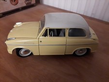 REVELL LLOYD ALEXANDER TS MODELLAUTO 1:18 weiß-beige (für Bastler/ defekt)