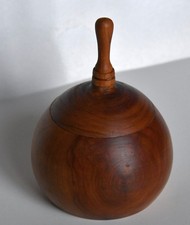 Holzdose gedrechselt aus