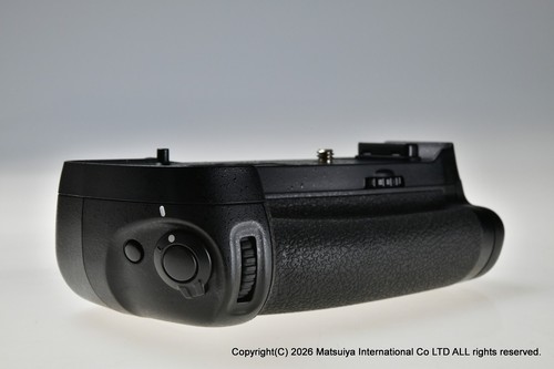 Near mint nikon - *,