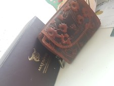 Ein Nagelneues Leder Portemonnaie