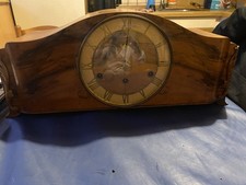 Große Suevia Tischuhr