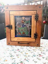 Altes Holzfenster, Sprossenfenster mit Bleiglasscheibe