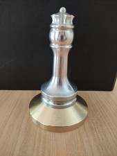 Schachfigur Dame aus Aluminium 150 mm groß auf Messingsockel