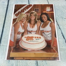 2008 Sexy Hooters Girls Legs