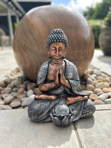 Großer betender buddha aus - betender,