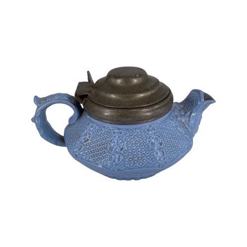 Blaue teekanne aus blauem - blaue,