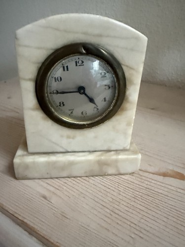 Antike uhr aus marmor - aus, granit