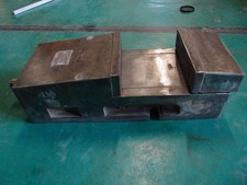 alter DDR Maschinenschraubstock Schraubstock für Bohr- oder Fräßmaschine