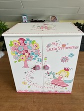 Puppen Kleiderschrank