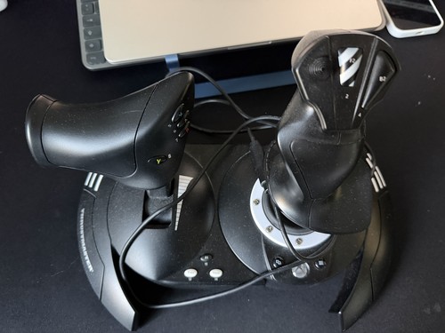 Thrustmaster joystick flight - thrustmaster, t-flight