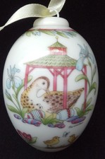 Hutschenreuther Das Ei 2003  Vogel im Pavillon  Osterei Ei Porzellan 