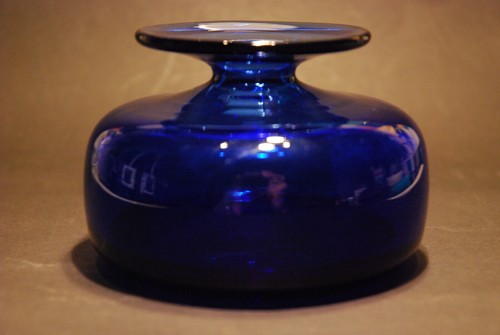 Leuchtend blaue zweigvase - leuchtend,
