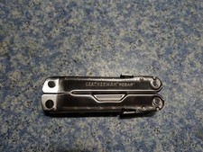 Leatherman Rebar Tool Multitool, silber Lederholster