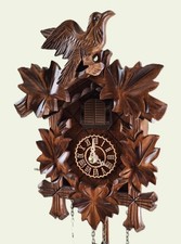 Schwarzwälder Kuckucksuhr nussbraun traditionell 5-Laub mit Vogel
