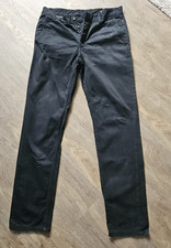 Herrenjeans  von Jules in schwarz Größe 40 getragen mit  Knopfleiste  getragen