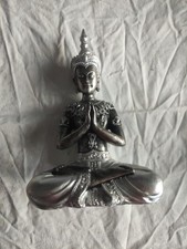 Buddha Statue klein 21,5 cm hoch silberfarben.