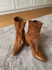 Uterqüe Stiefeletten Gr. 39, Cognac/braun, Veloursleder und Lackspitze,Sockboot