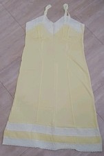Negligee Nachtkleid Unterkleid Unterrock Spitze Gelb - Gr. 42