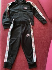 Nike Baby Mädchen Sportanzug Gr. 1-2 Jahre Schwarz