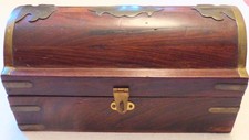 Schatulle - kleine  Truhe - Runddeckel - Holz - Messing - Mahagoni ? - LARP +