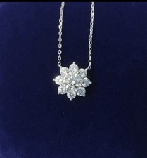 Womens Lab Grown Diamond Cluster Necklace - 1. Ct (synthetisch hergestellt)