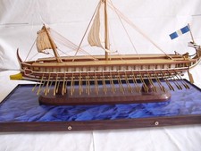 Modellschiff aus