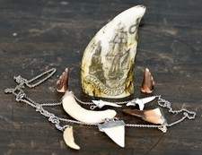 Antiker Scrimshaw Pottwal Zahn Replik sowie Konvolut  usw.