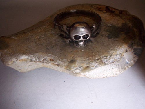 Patriotischer-Totenkopf-Ring-B