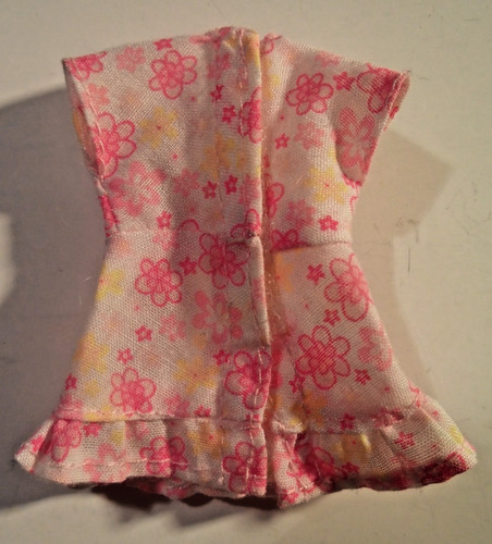 Puppenkleid mit blumenmuster - puppenkleid,