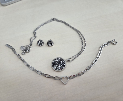 Schmuckset silberfarben aus
