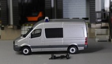 Merc. Benz Sprinter Halbbus - silber - mit Blaulichtbalken - HERPA