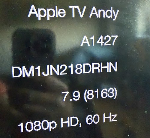 Apple 1427 - apple, a