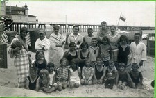 Foto  Sellin  junge  Mädel im Badeanzug Zöpfe  Matrosenanzug  Vintage 1920/30er